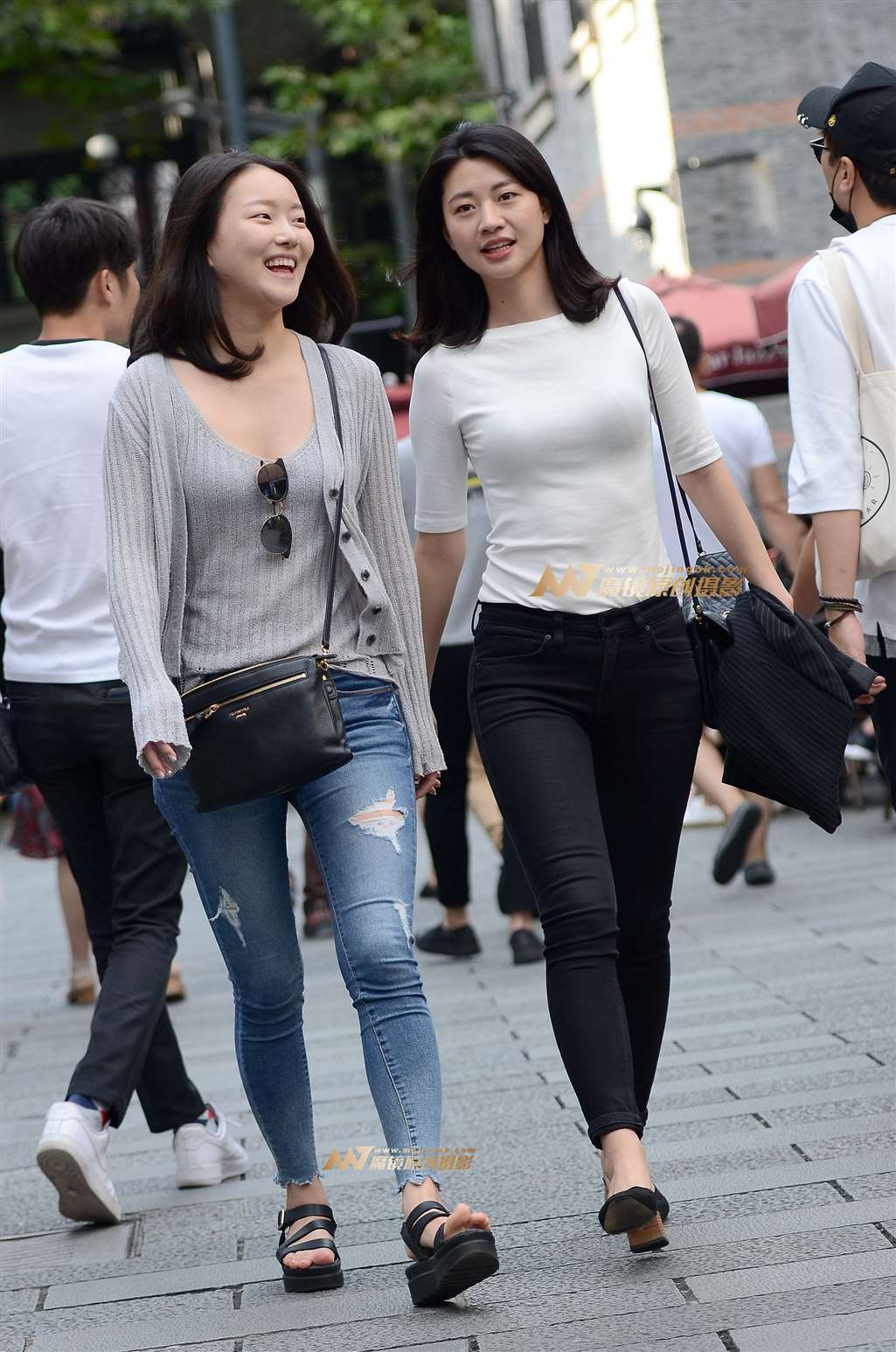 图片[1]-黑紧牛，蓝紧牛-街拍流行馆