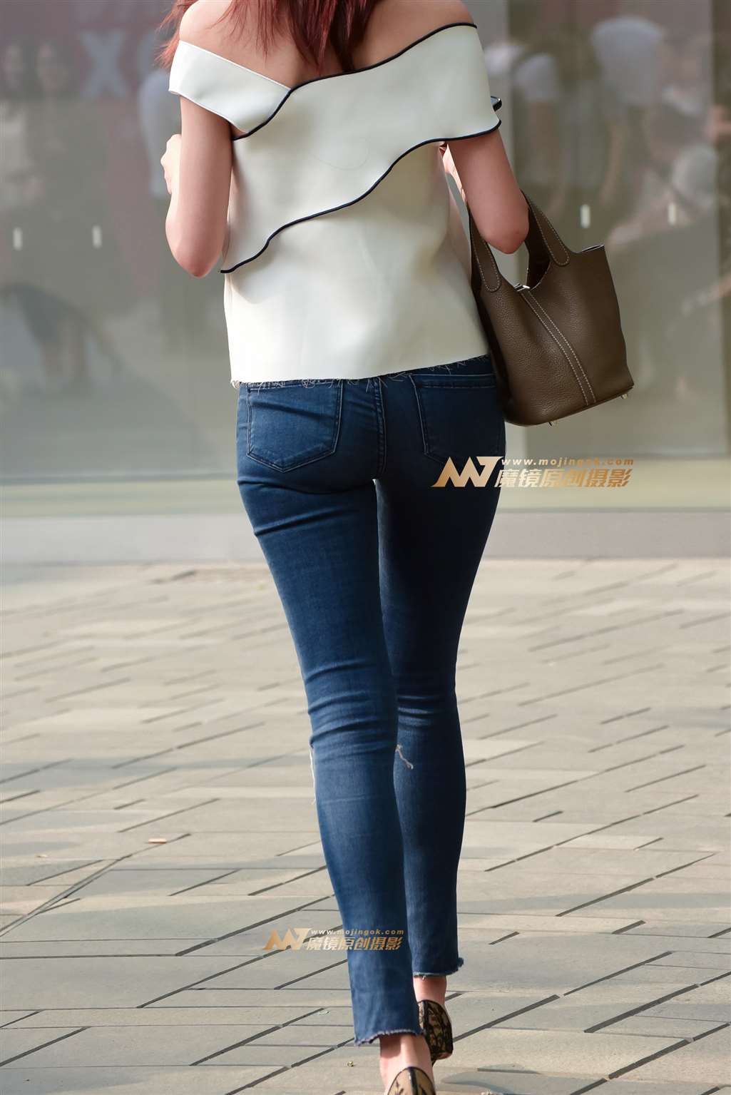 图片[4]-紧身仔裤女郎（背影）-街拍流行馆