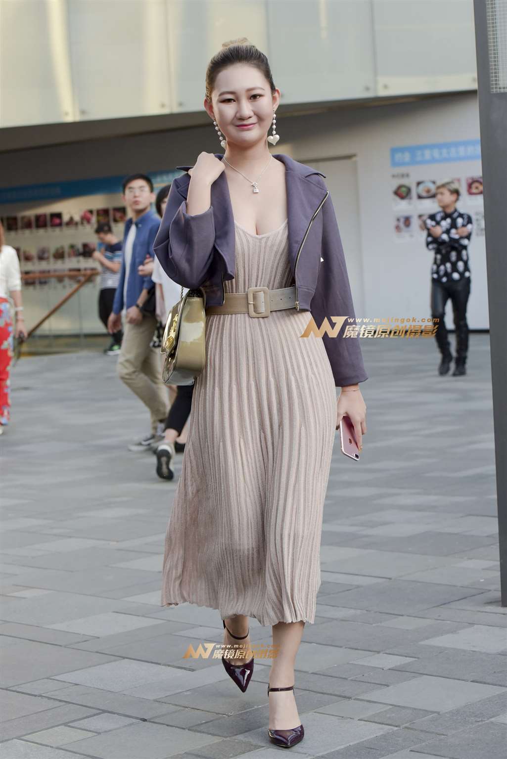 图片[3]-丰乳长裙美女-街拍流行馆