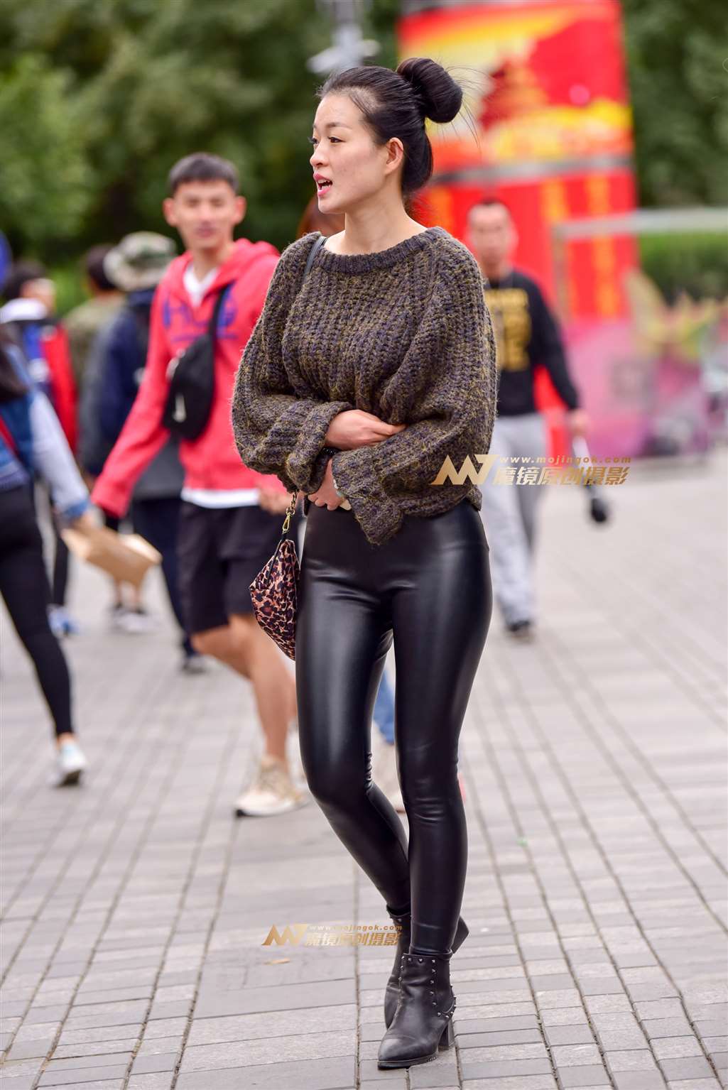 图片[3]-性感紧身皮裤-街拍流行馆