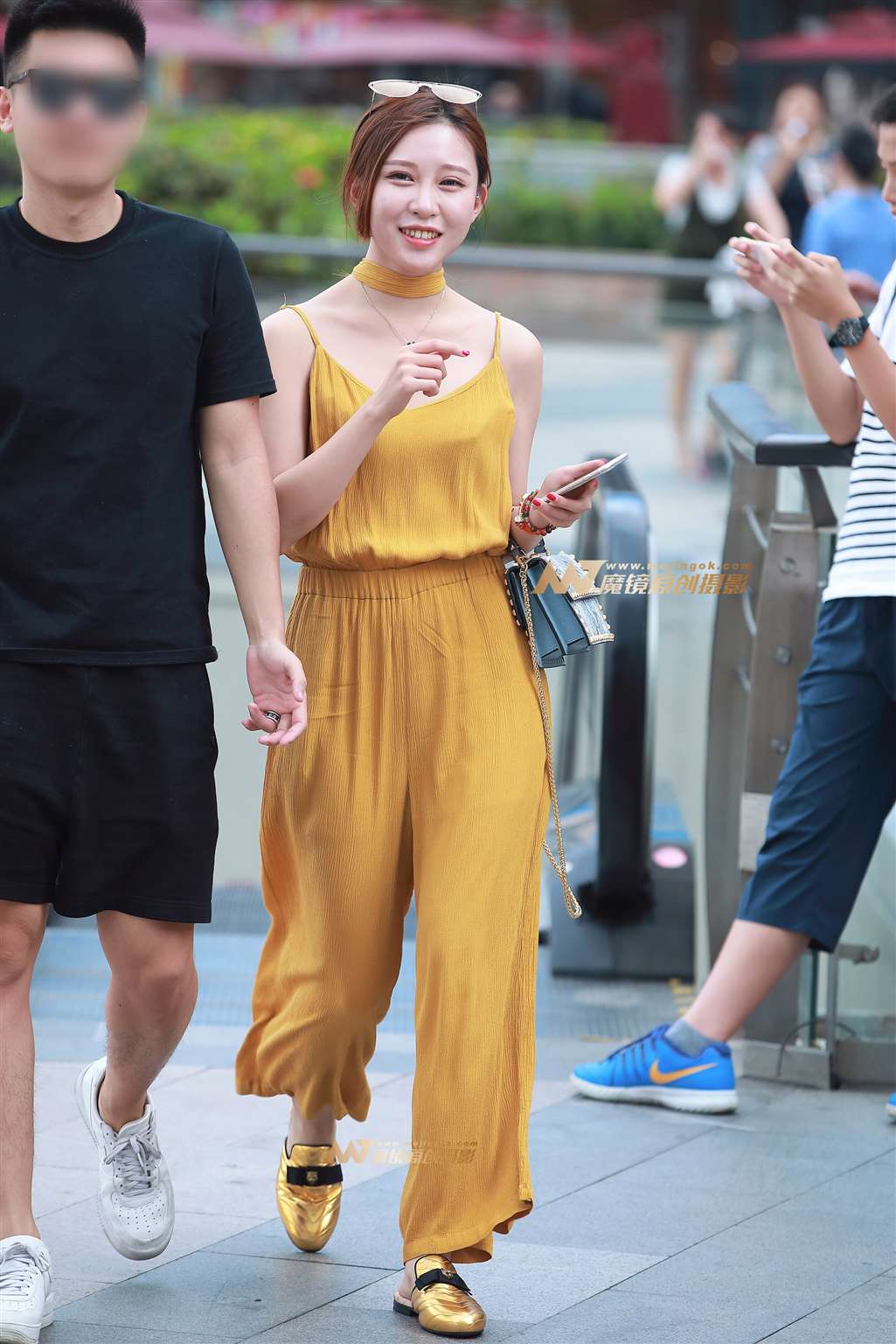 图片[1]-吊带裤，美女-街拍流行馆