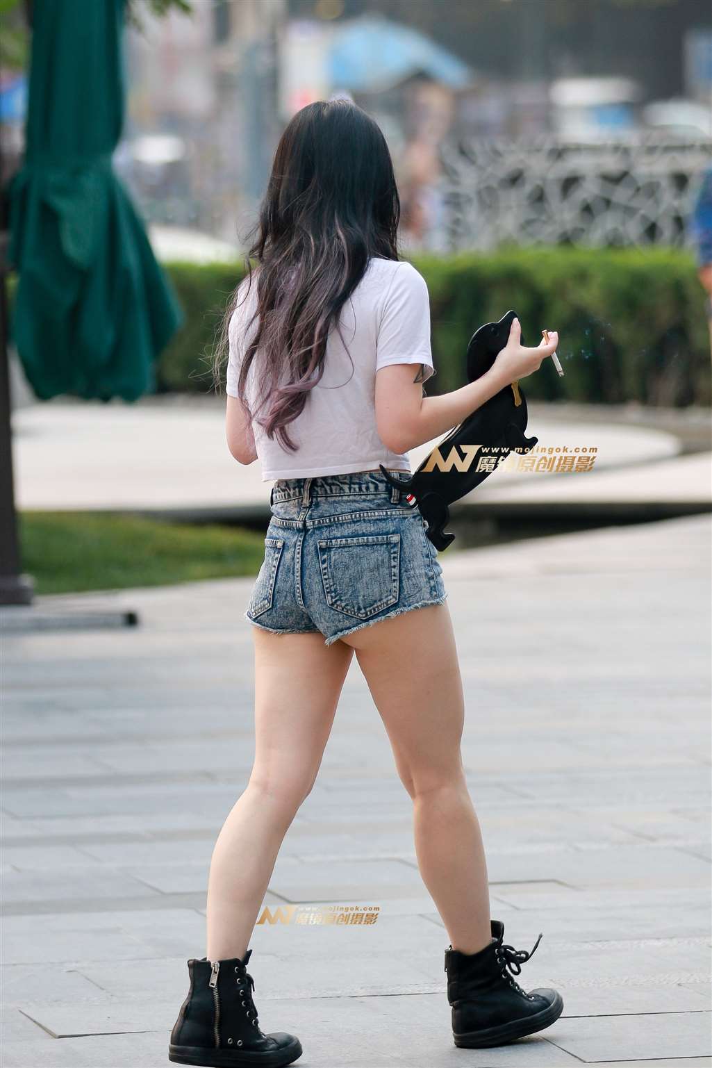 图片[2]-小热裤 白嫩美腿-街拍流行馆