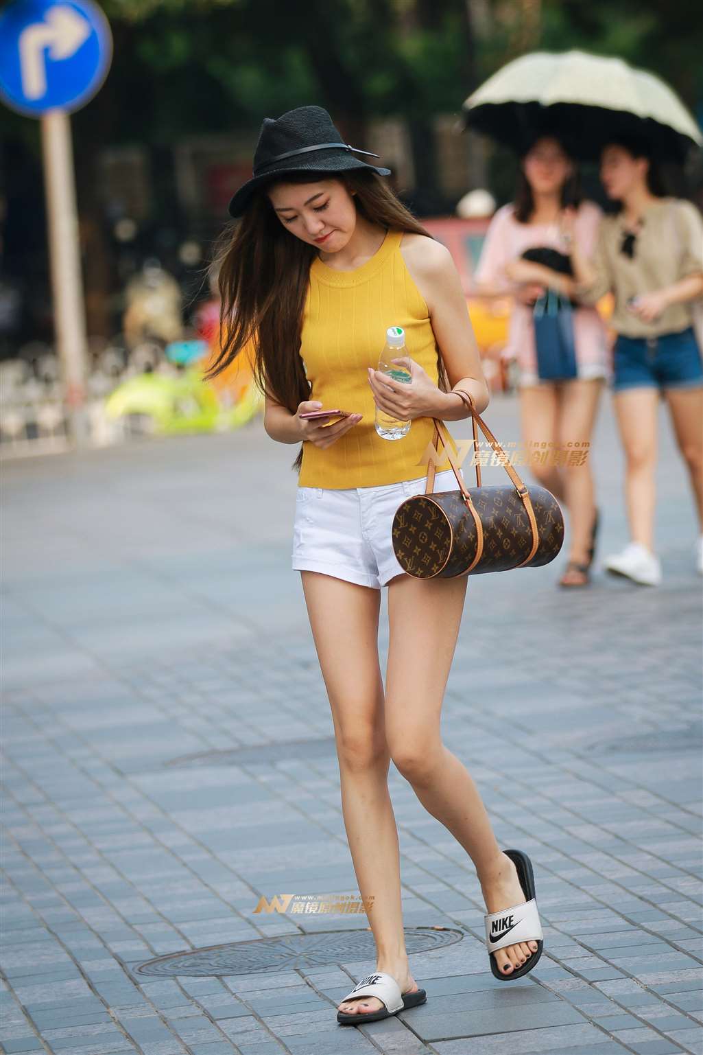 图片[1]-纤细长腿-街拍流行馆