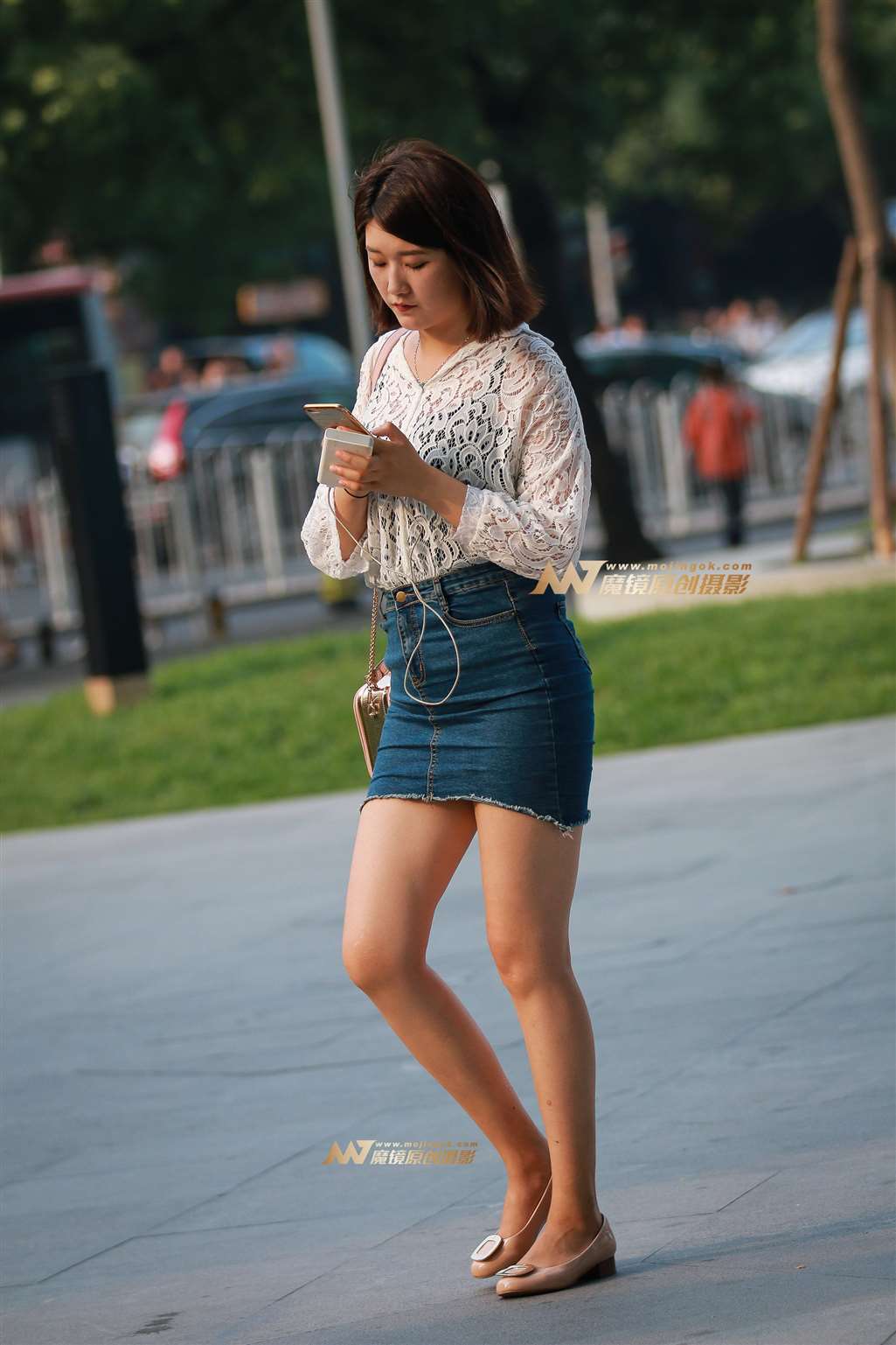 图片[1]-性感包臀牛仔短裙-街拍流行馆