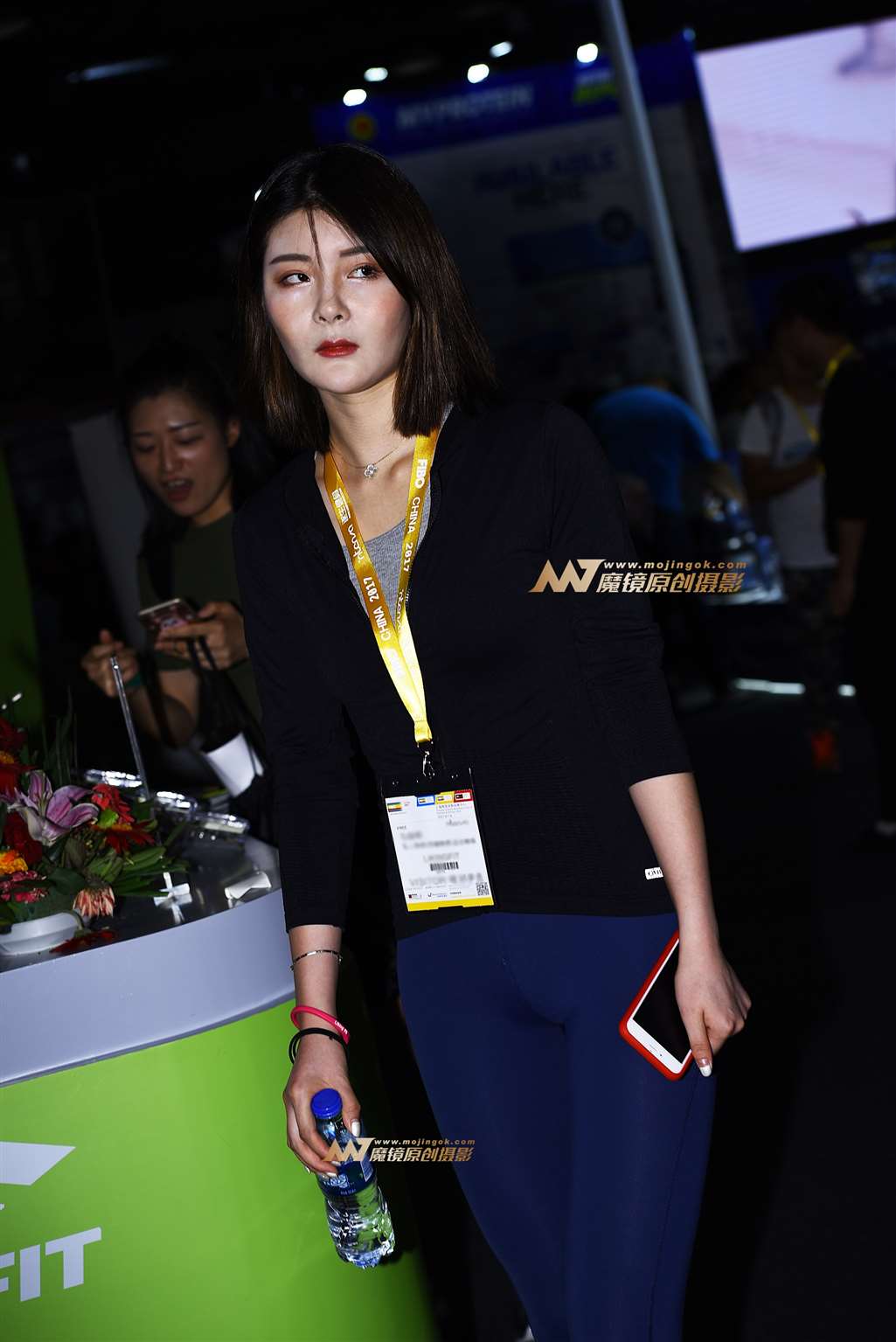 图片[4]-紧身美女-街拍流行馆