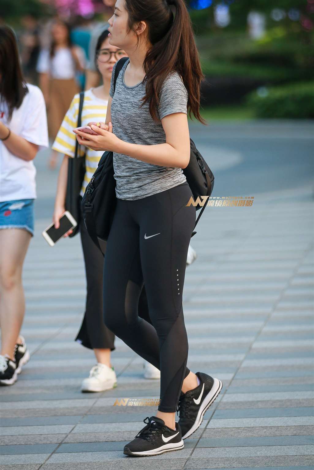 图片[3]-紧翘美臀-街拍流行馆