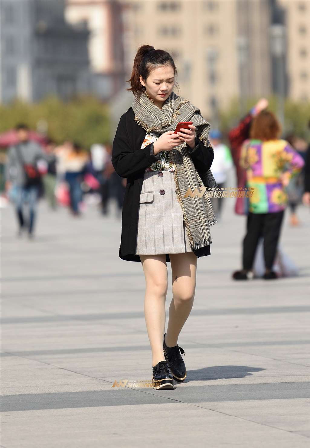 图片[1]-冬天的妹子，穿的不少（11P）-街拍流行馆