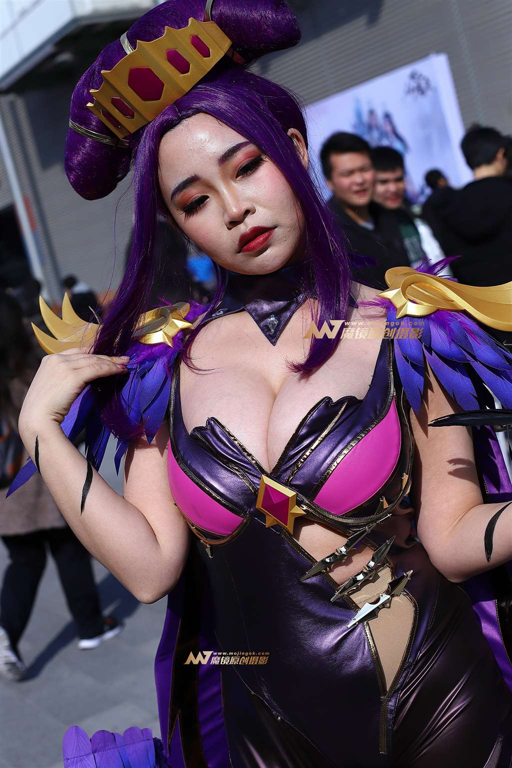 图片[2]-紫色系紧身皮装美胸Coser-街拍流行馆