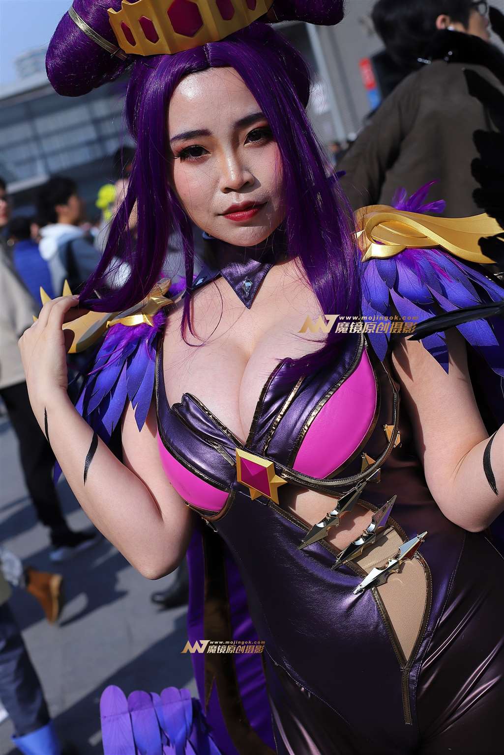 图片[4]-紫色系紧身皮装美胸Coser-街拍流行馆