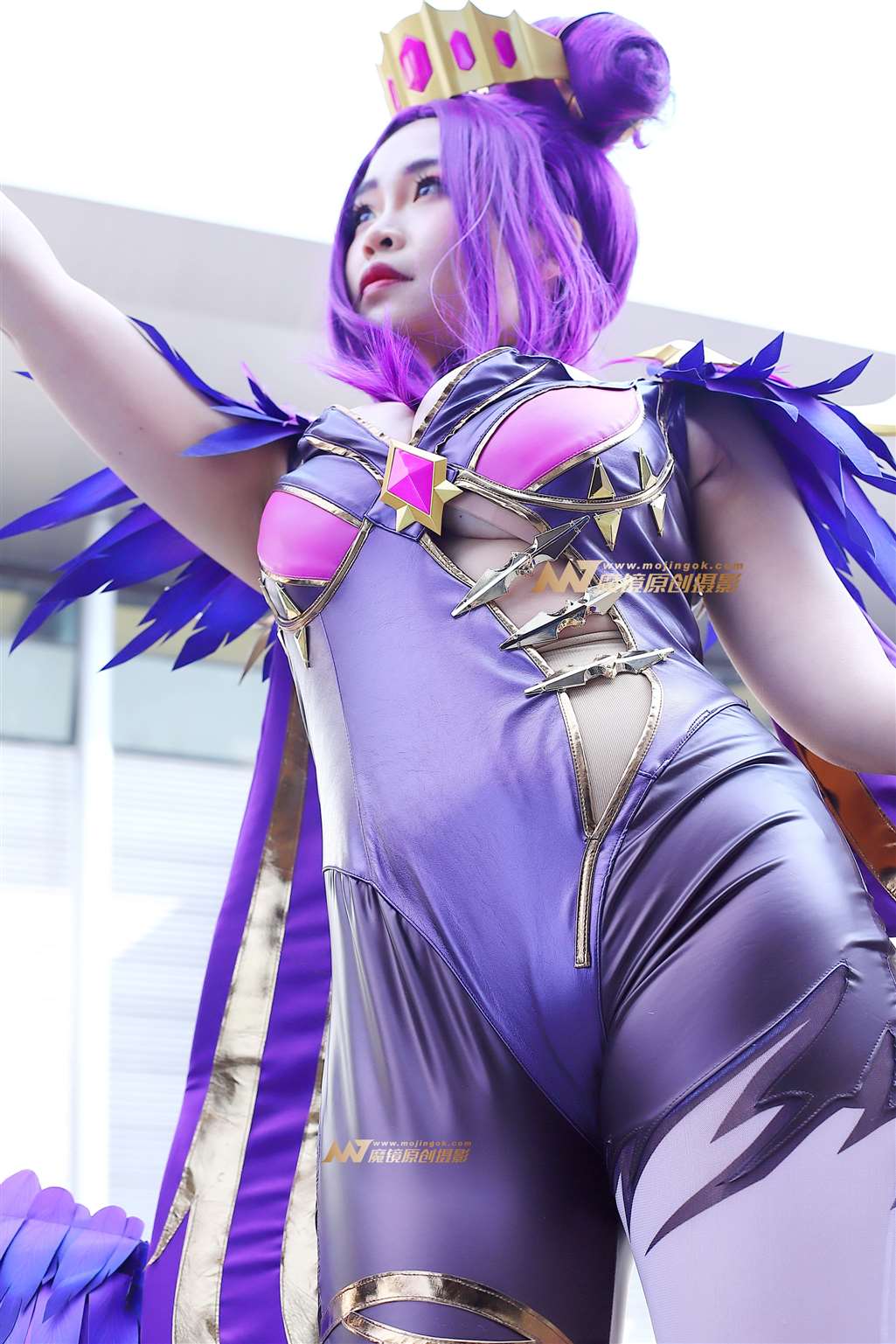 图片[1]-紫色系紧身皮装美胸Coser-街拍流行馆