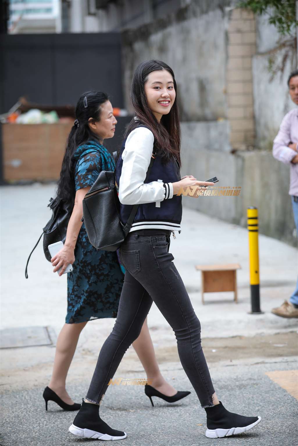 图片[2]-刚刚面试完的新丝路模特 青春靓丽清新脱俗-街拍流行馆