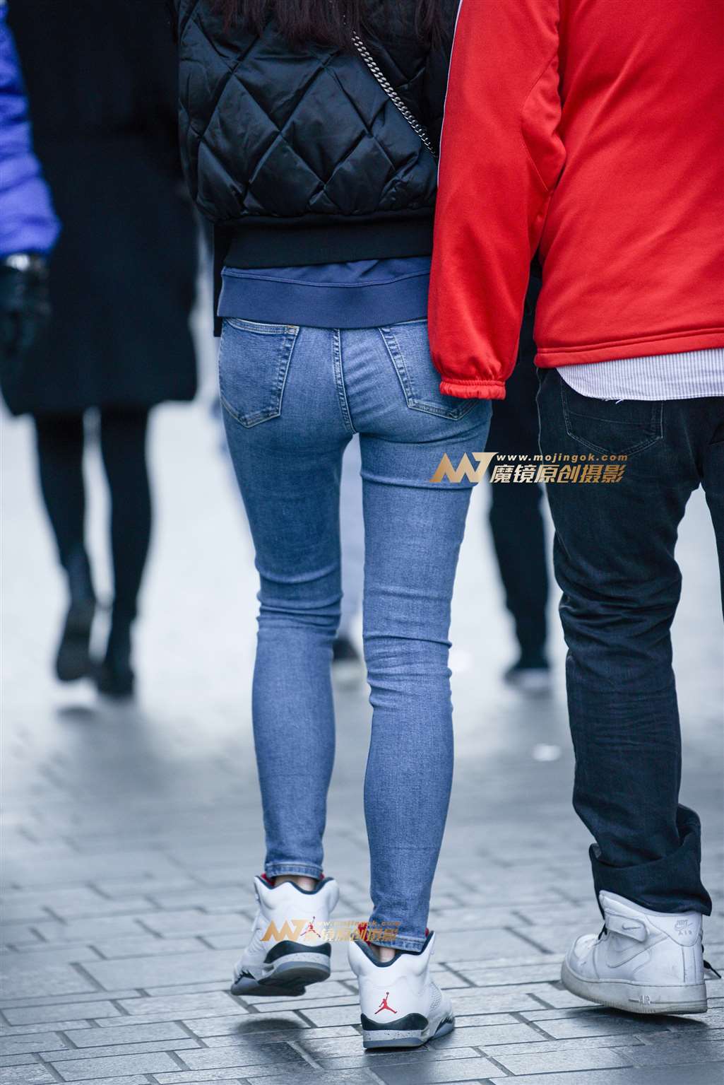 图片[4]-大睛眼紧身仔裤妹-街拍流行馆