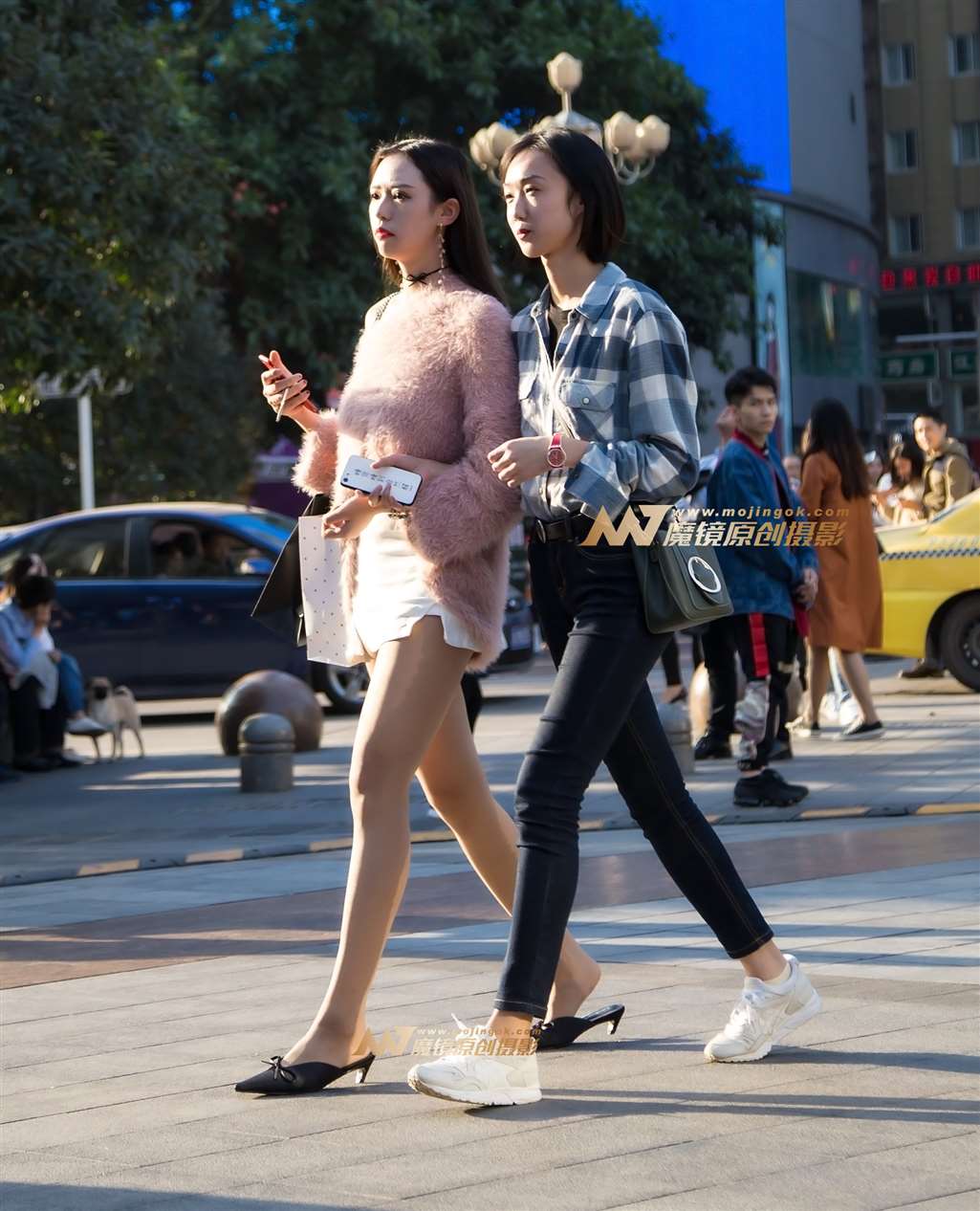 图片[1]-长腿姐妹花-街拍流行馆