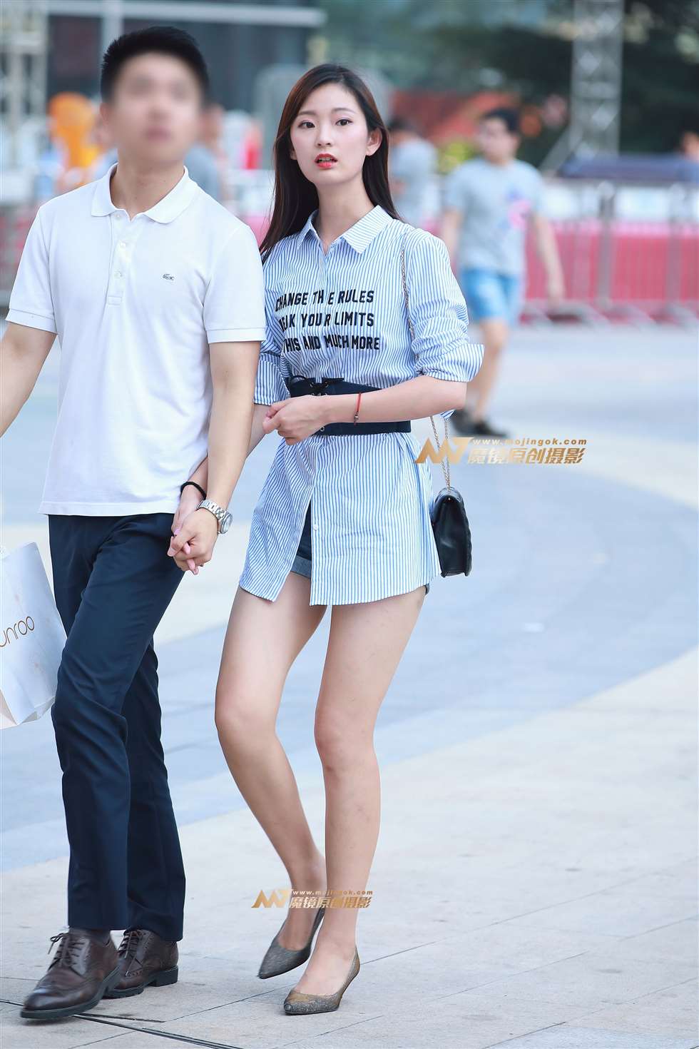 图片[1]-热裤，裸腿，美女-街拍流行馆