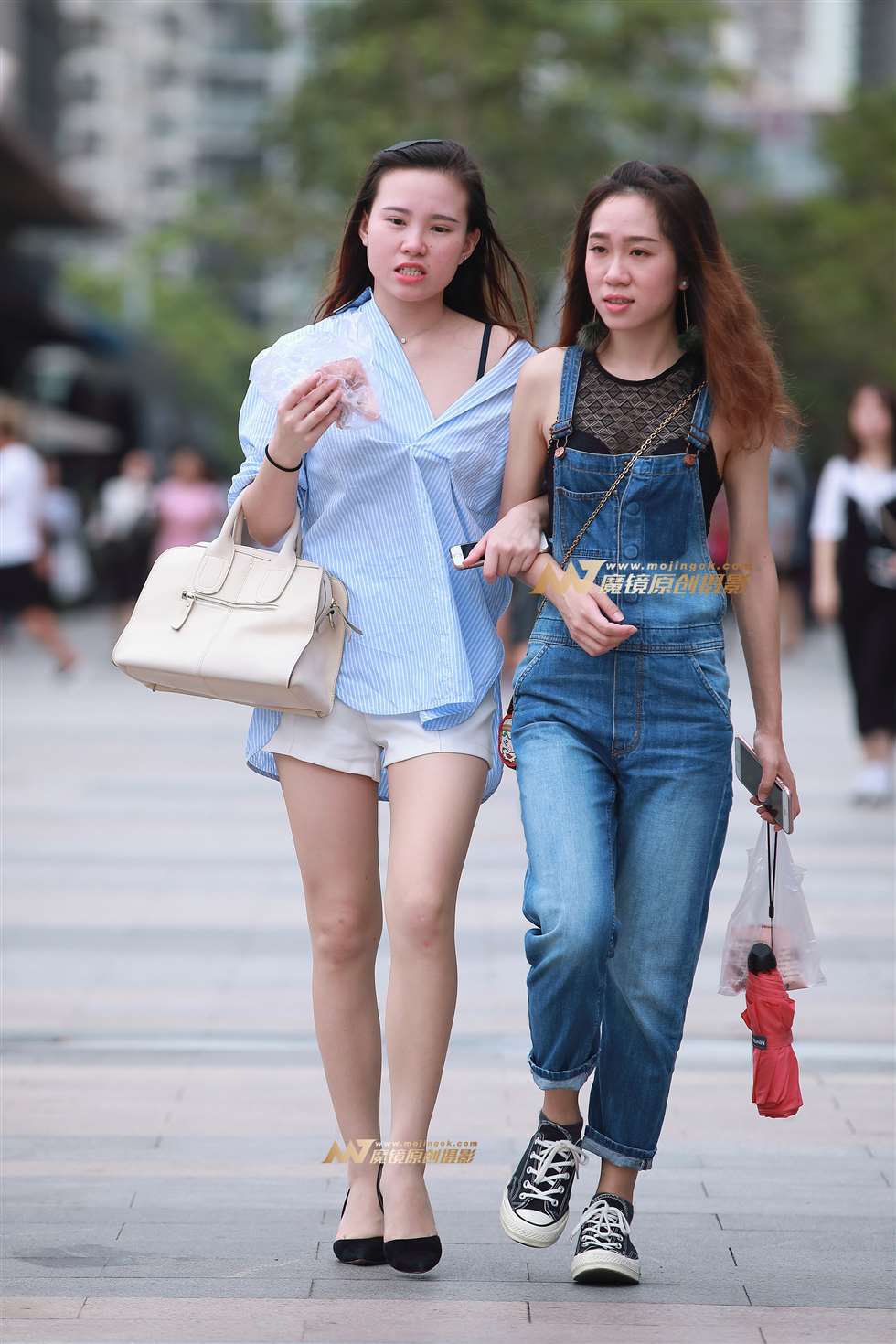 图片[1]-热裤，裸腿，高跟-街拍流行馆