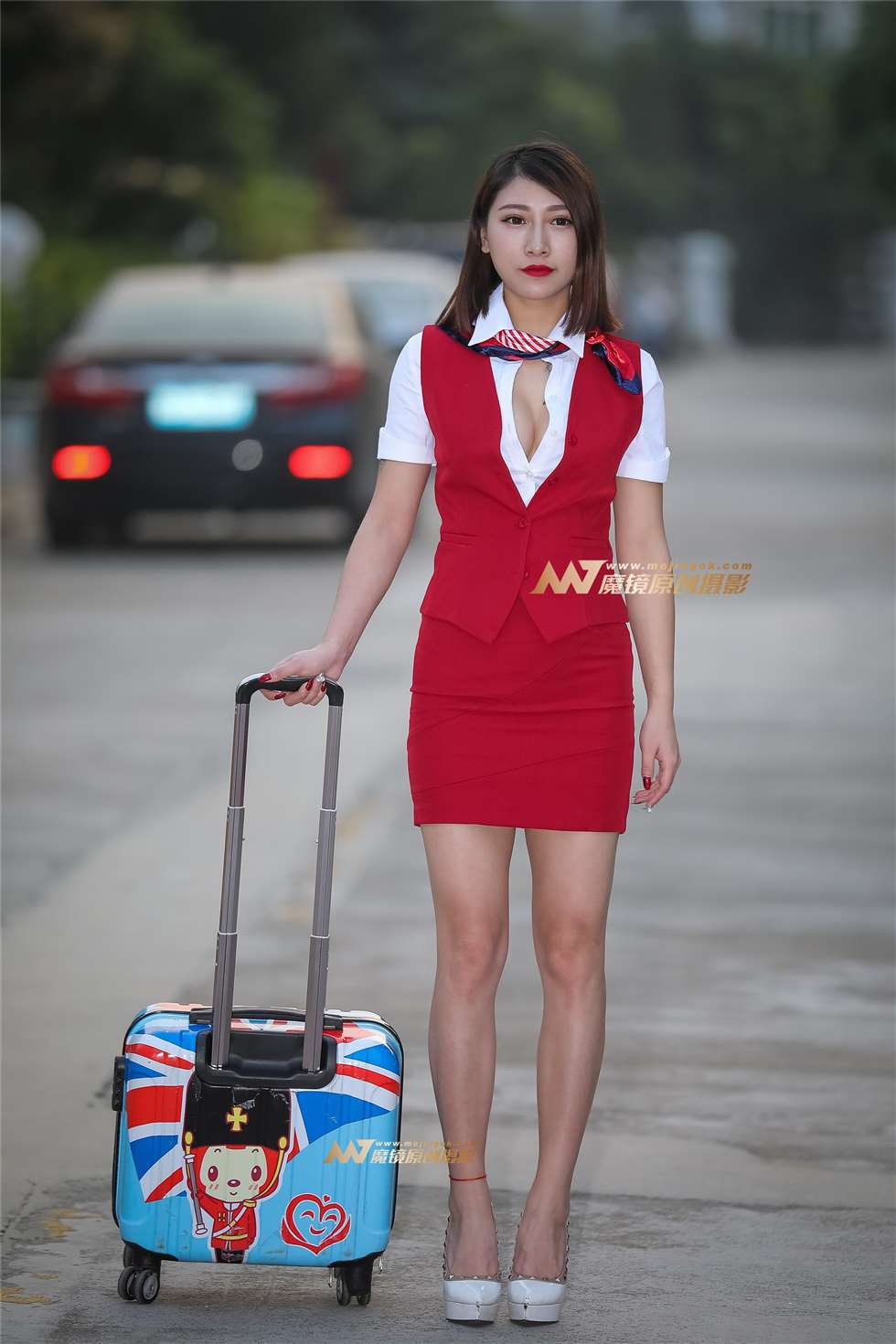 图片[1]-迟到的末班车-街拍流行馆