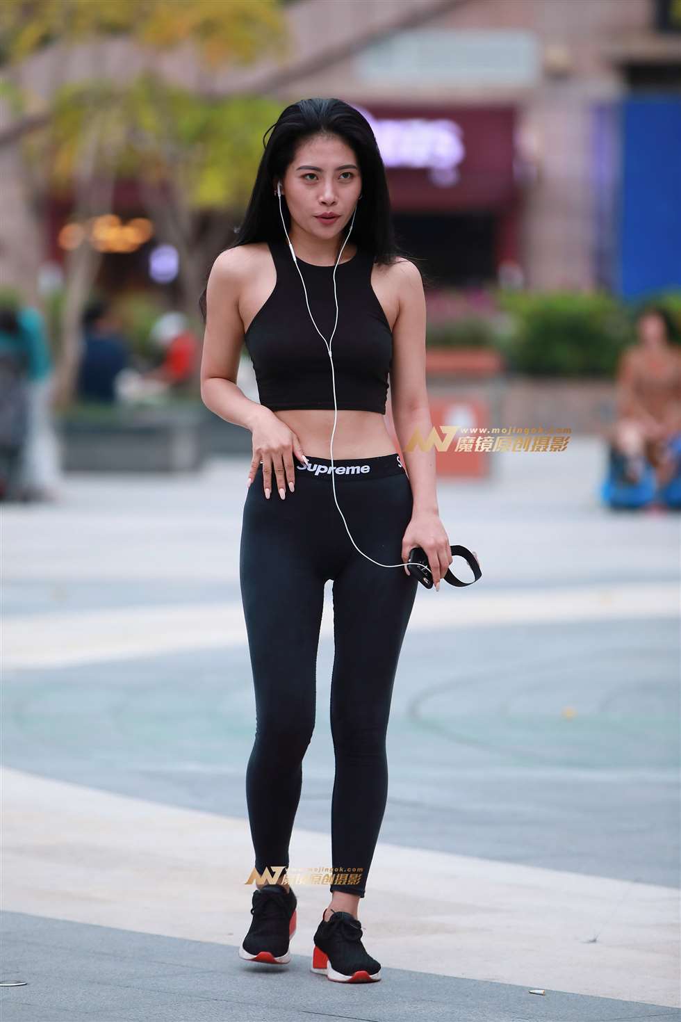 图片[1]-翘臀~~~~-街拍流行馆