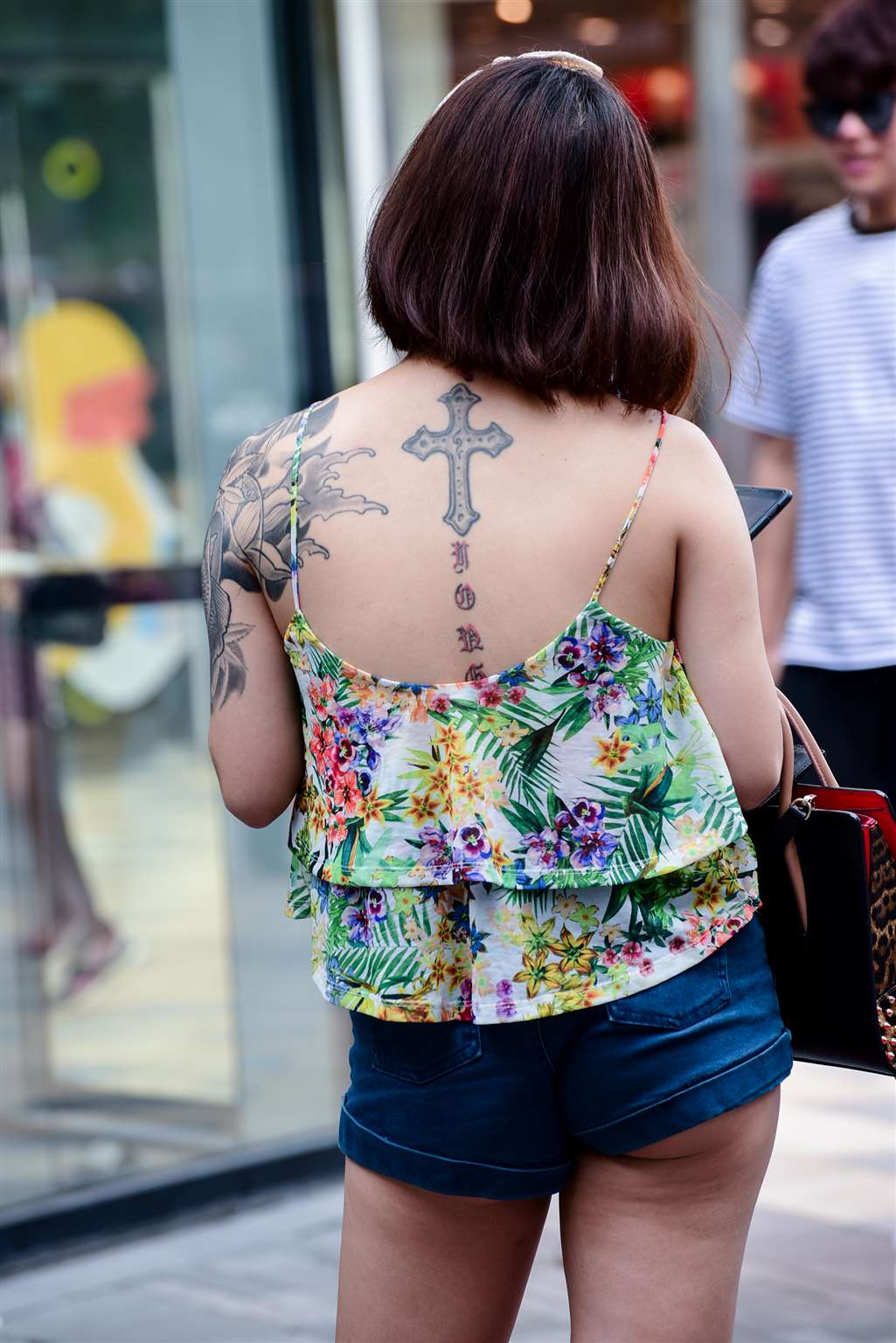 时尚纹身女-流行馆