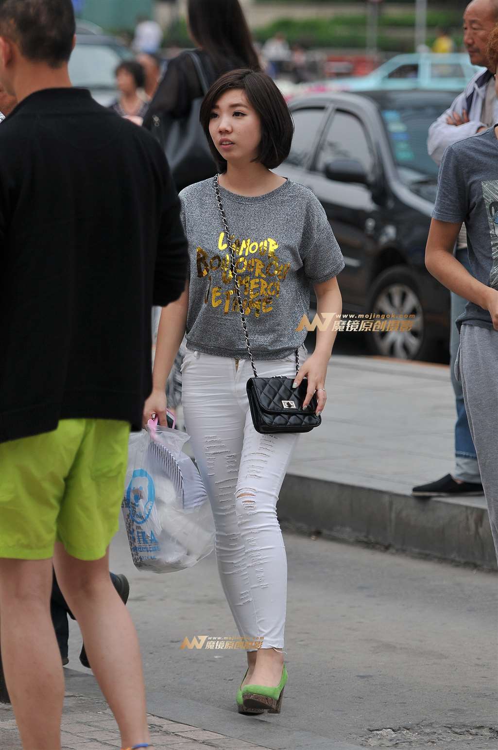 图片[2]-白色紧身裤 丰臀少女-流行馆