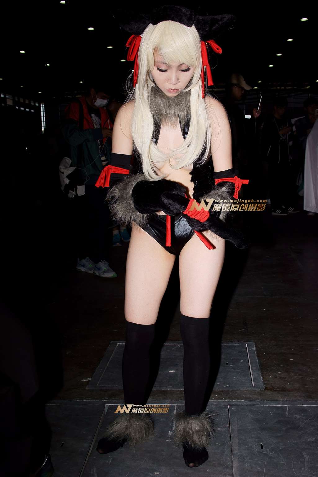 图片[3]-性感红眼皮衣cosplay-流行馆
