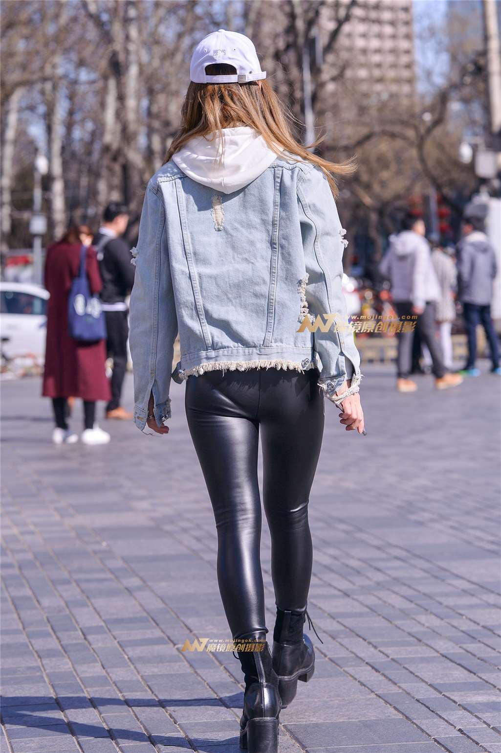 图片[3]-皮裤包臀美女性感魅力-街拍流行馆