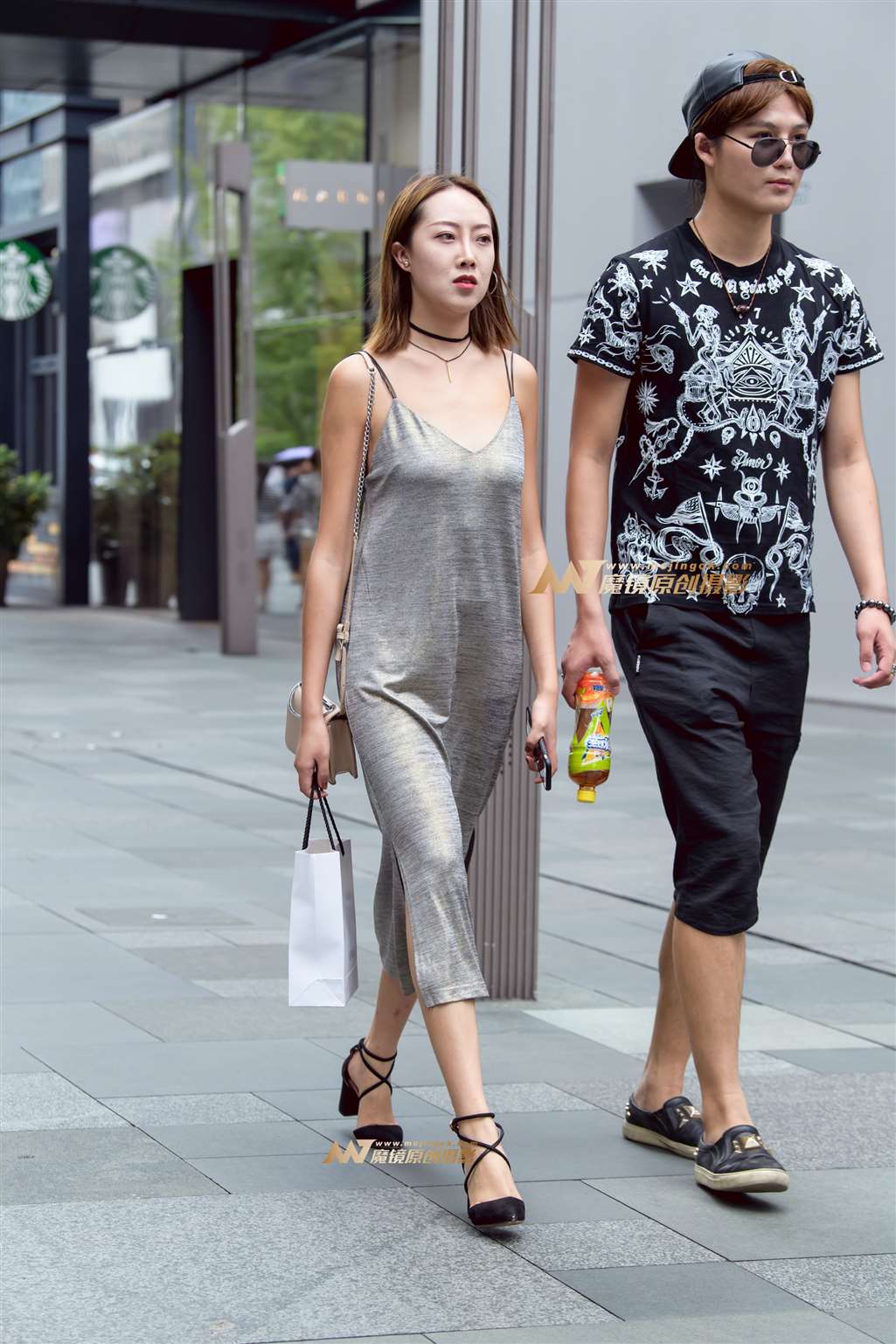 图片[5]-吊带裙美女走起路来姿态万千-流行馆