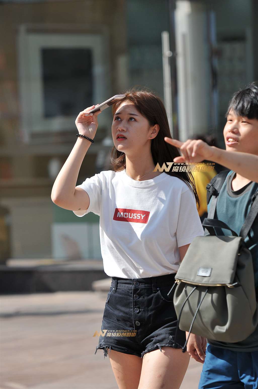 图片[2]-黑色热裤 大眼睛美女-流行馆