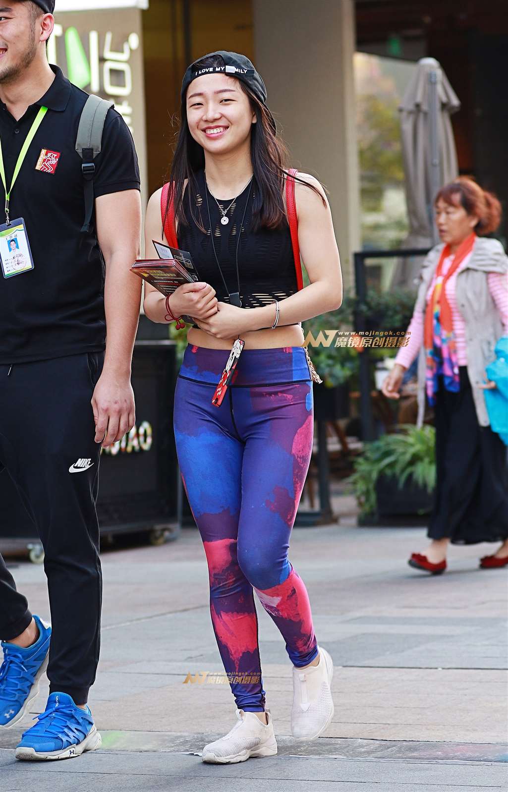 性感肚脐 紧身裤女孩-流行馆