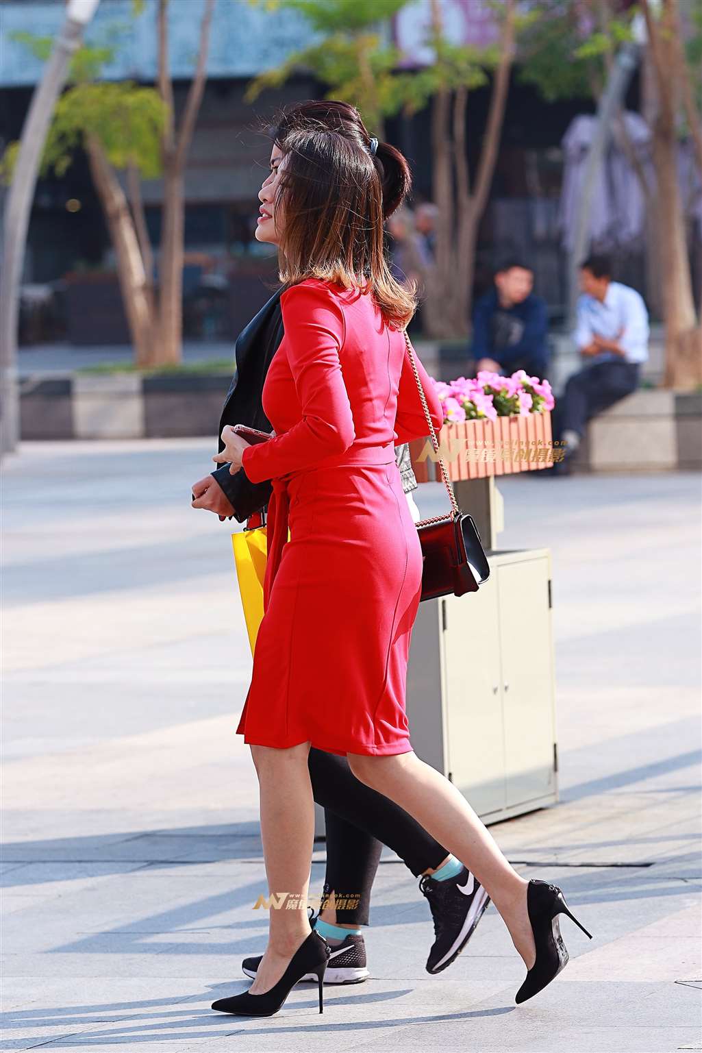 图片[4]-开叉紧身裙，偶显内痕，高跟淑女-流行馆