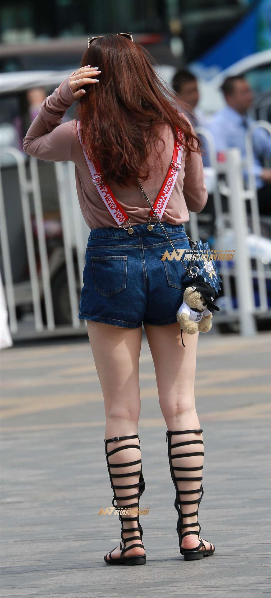 图片[5]-白皙美女绑带凉鞋-流行馆