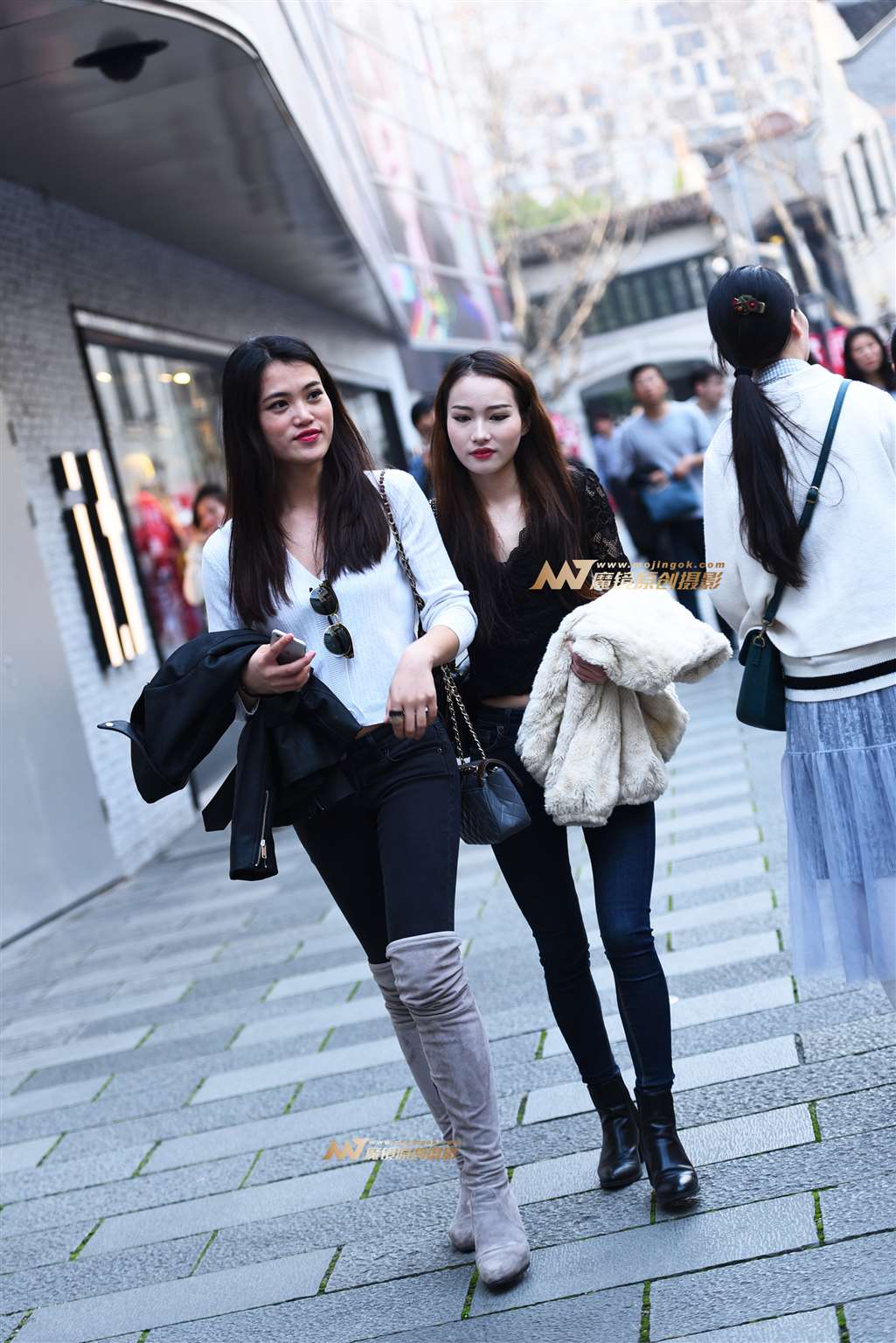 紧身牛仔-街拍流行馆