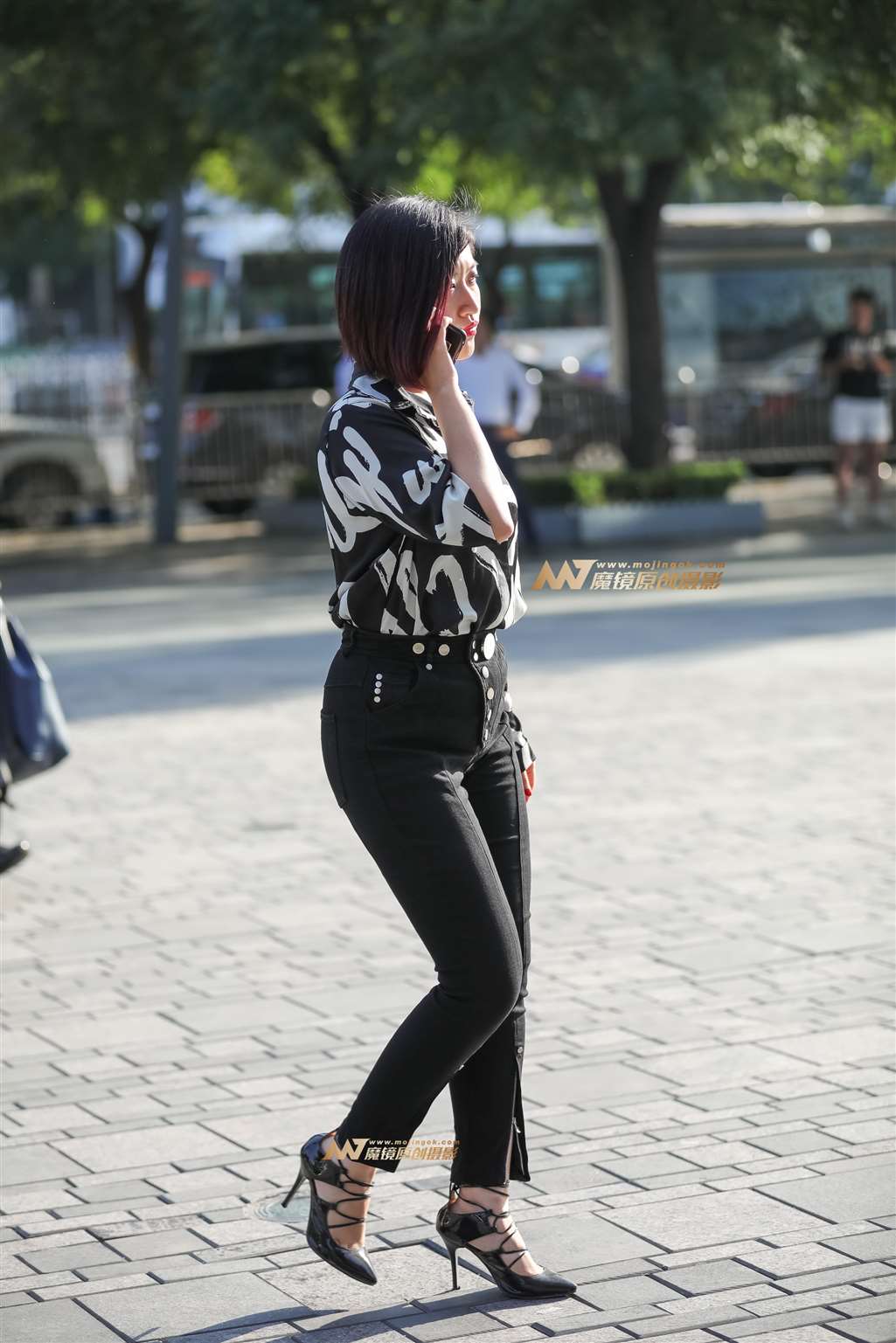 紧牛圆润翘臀-街拍流行馆