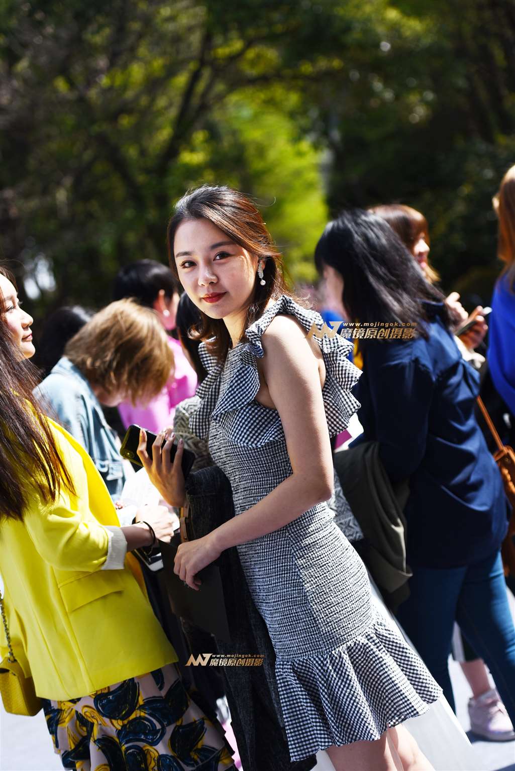 短裙美腿高跟-街拍流行馆