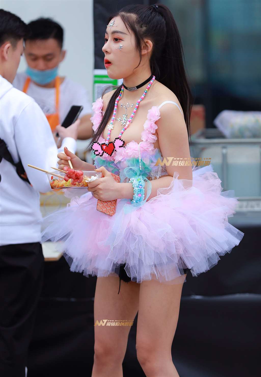 广州电音节 - 粉嫩美女-街拍流行馆