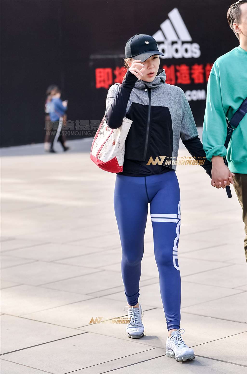 图片[2]-左手倒影赛帖：穿蓝色健美裤美女的魅力-流行馆