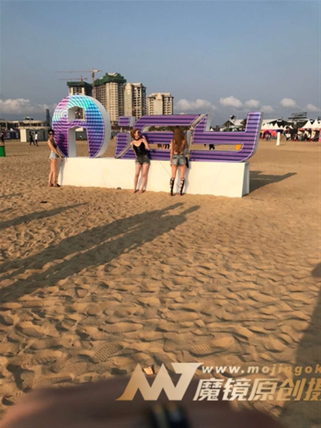 图片[3]-【一只傻麋鹿赛帖】青春四射裸背热裤三小妹-流行馆