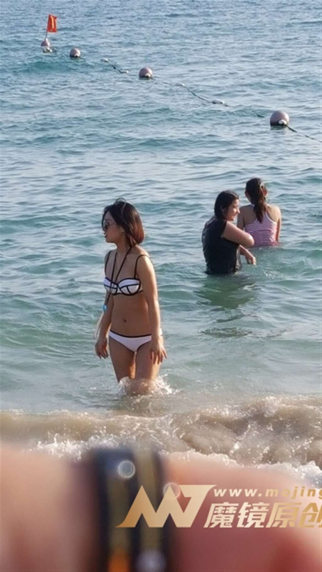 图片[3]-【视觉冲击赛帖】戏水 白色三点式 美妞-流行馆