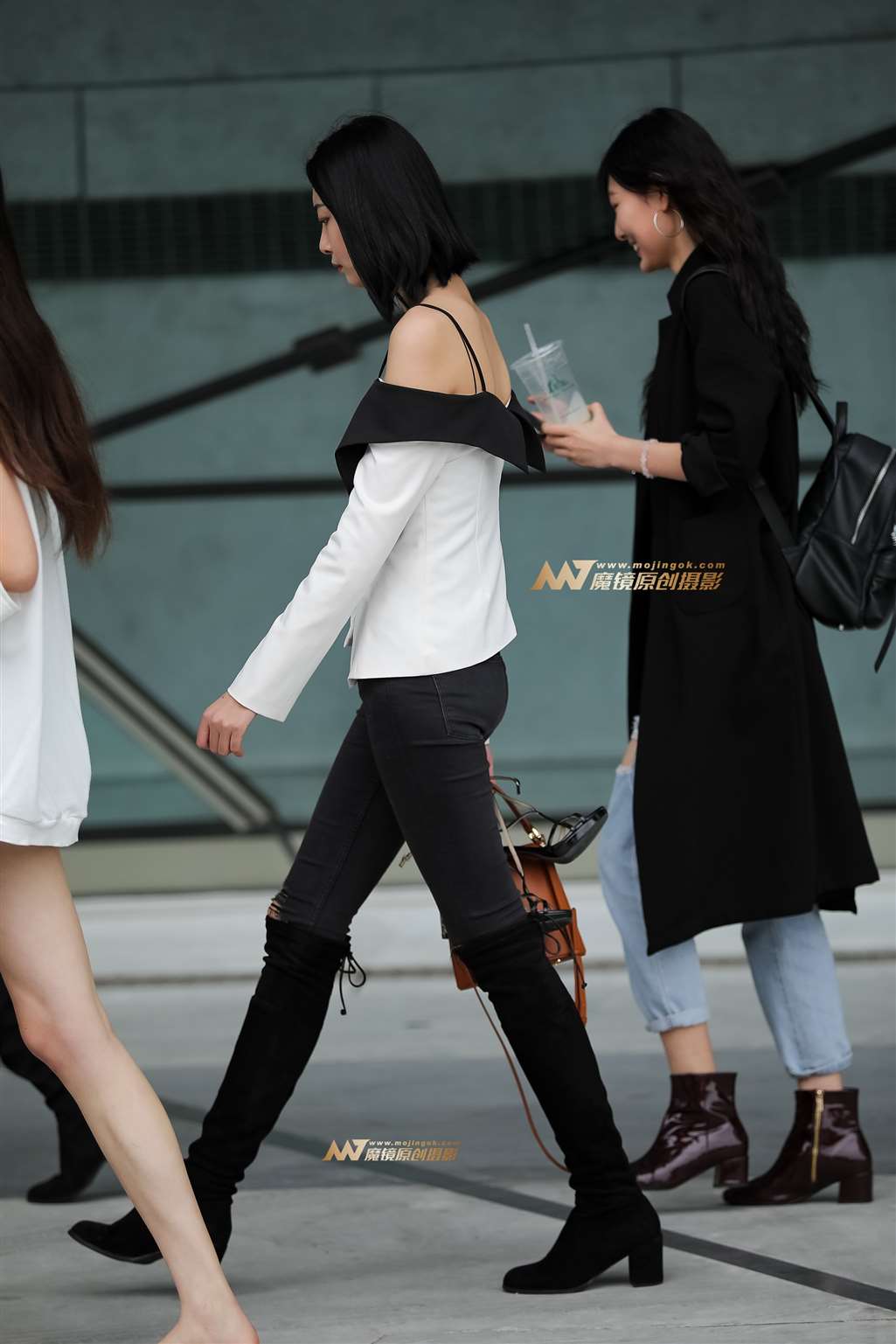 香肩长腿美眉-流行馆