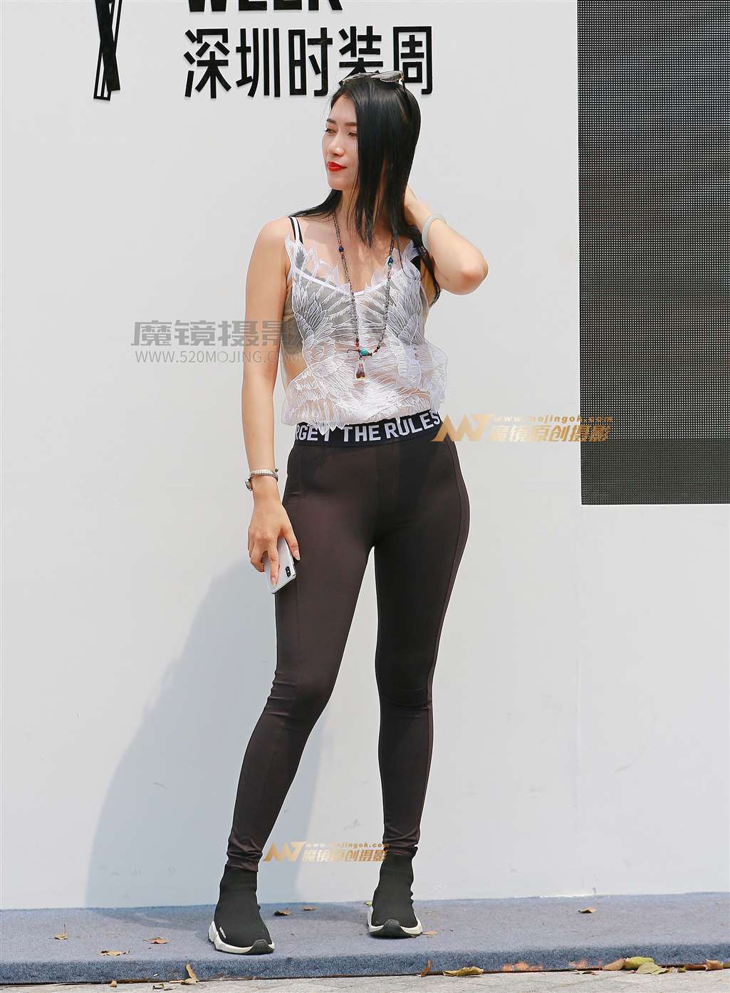 【视觉冲击赛帖】蕾丝小吊带，紧致翘臀美女-流行馆