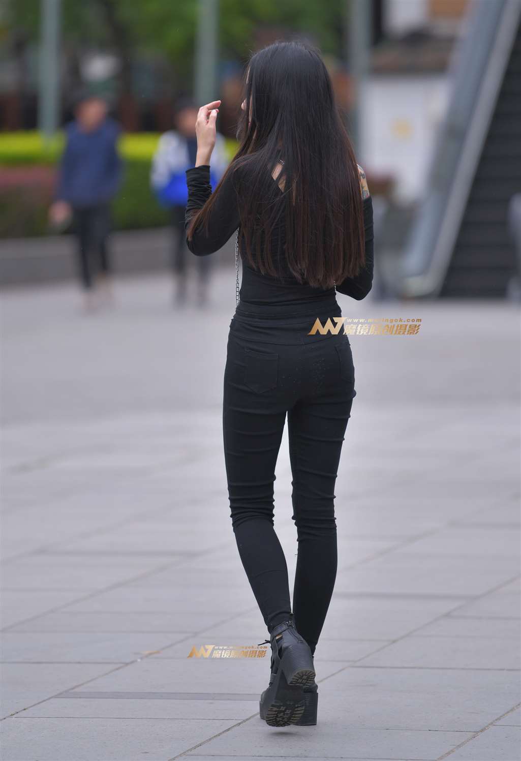 图片[2]-香肩纹身美女-流行馆