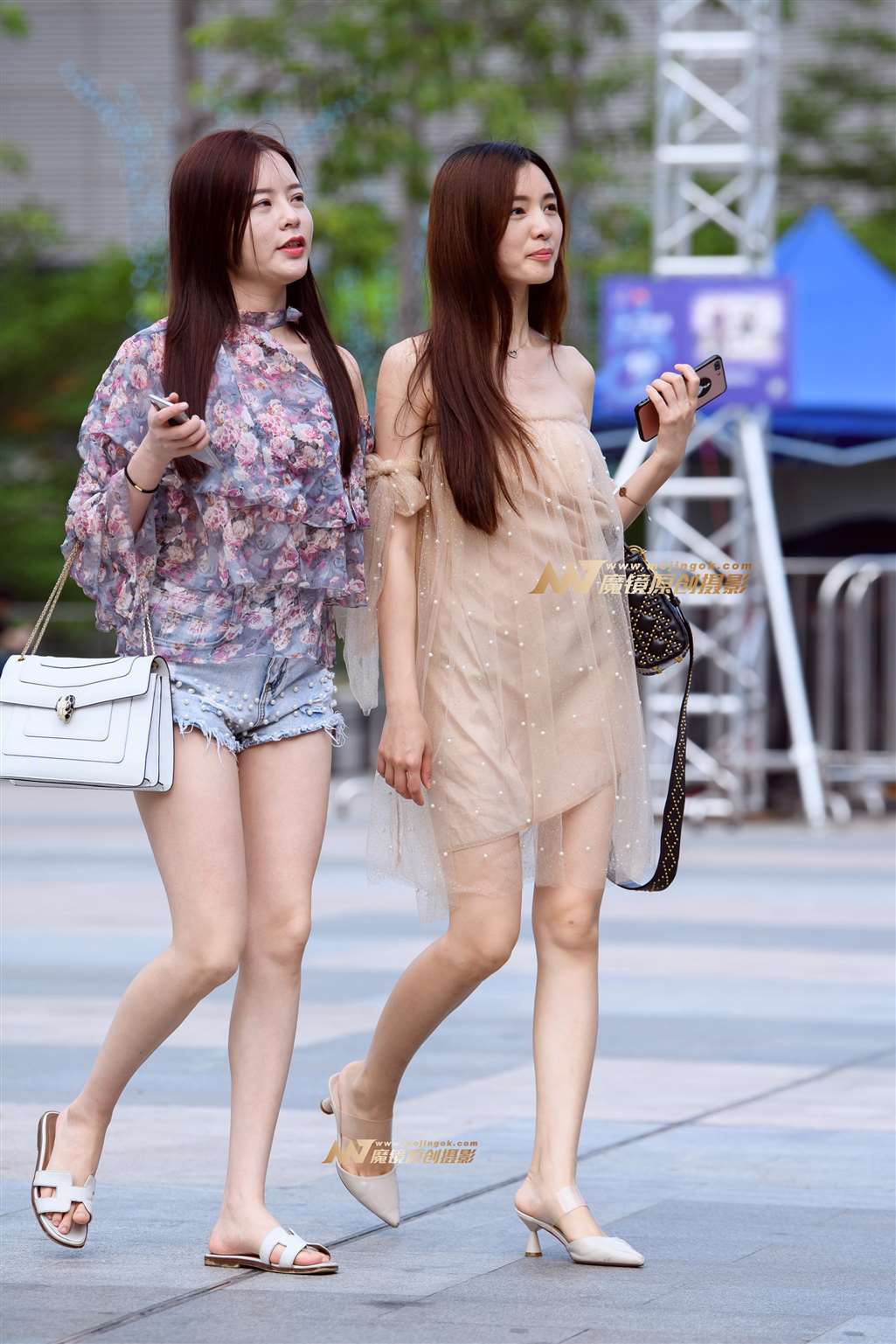 【久久赛帖】撩人的大长腿姐妹花-流行馆