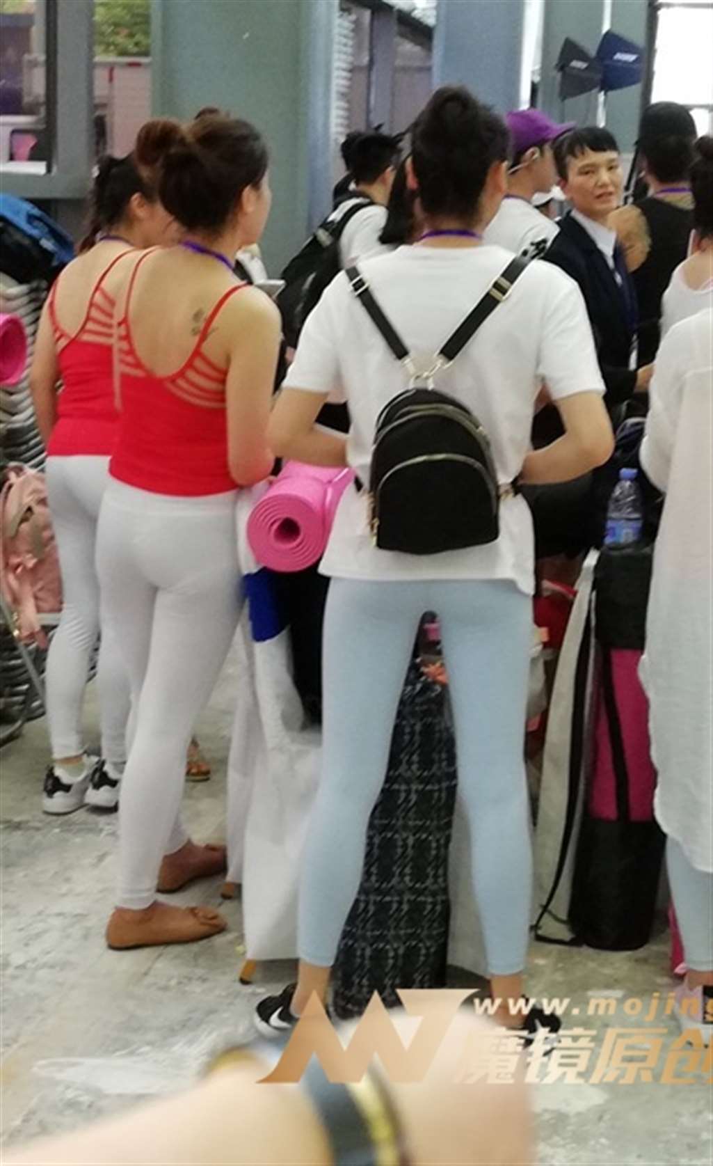 图片[3]-【视觉冲击赛帖】上红下白-瑜伽后台预热-流行馆