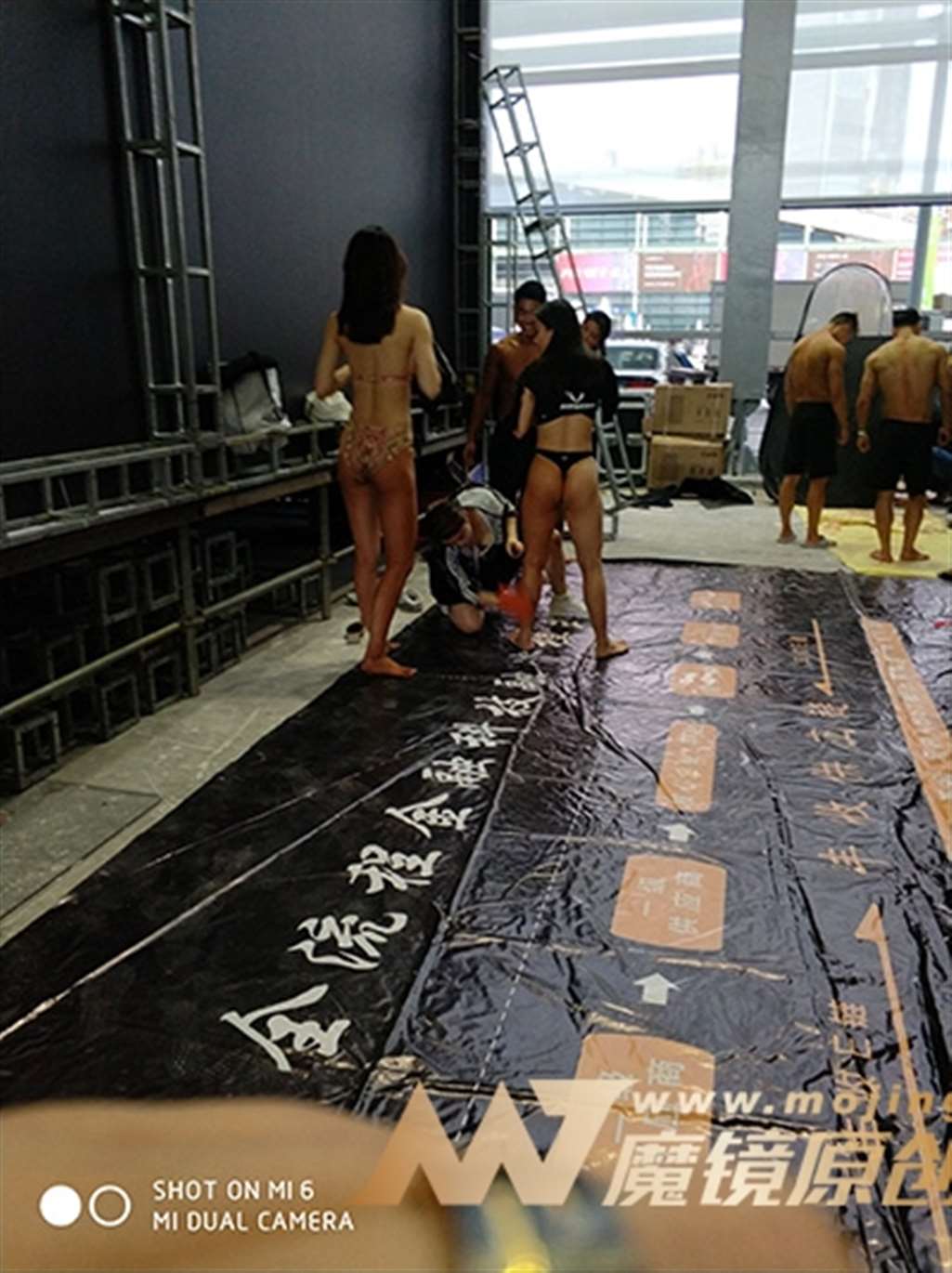 图片[3]-【久久赛帖】2018广东健身大赛美臀模特涂油过程-流行馆