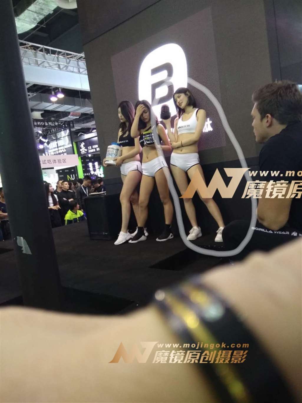 图片[3]-【咔喳赛贴】白裤模特-流行馆