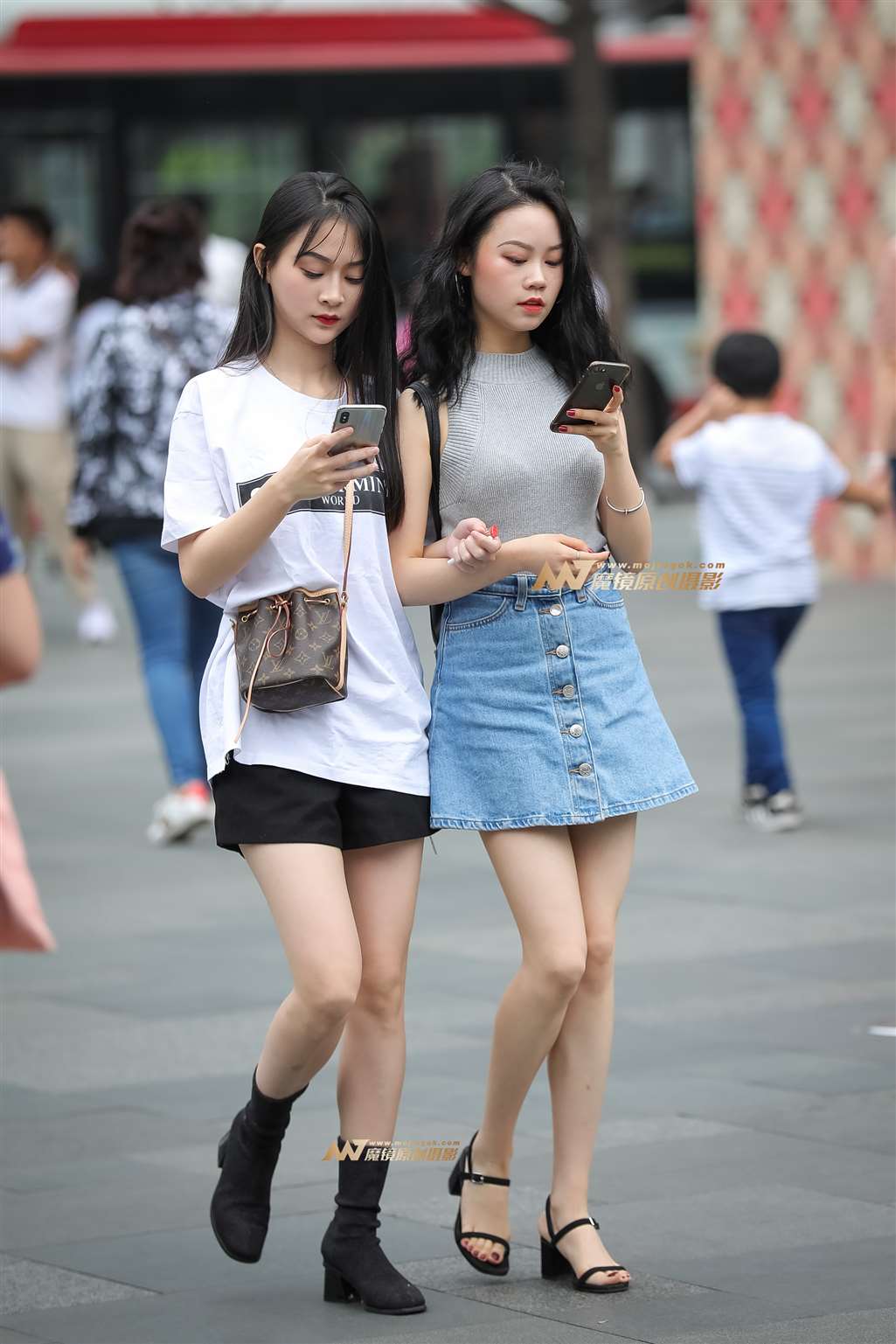 白净的肌肤-街拍流行馆