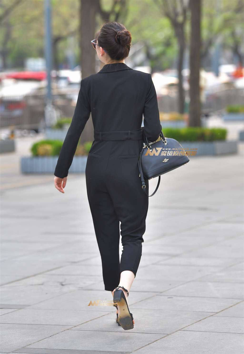 图片[2]-甜美优雅西装女孩-街拍流行馆