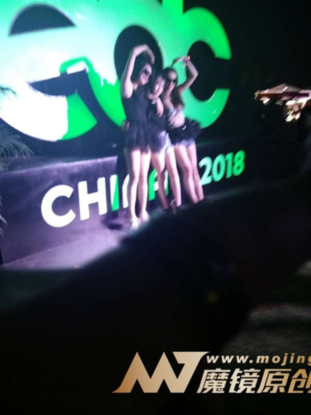 图片[3]-【咔喳赛贴】夜拍短裙女孩-流行馆