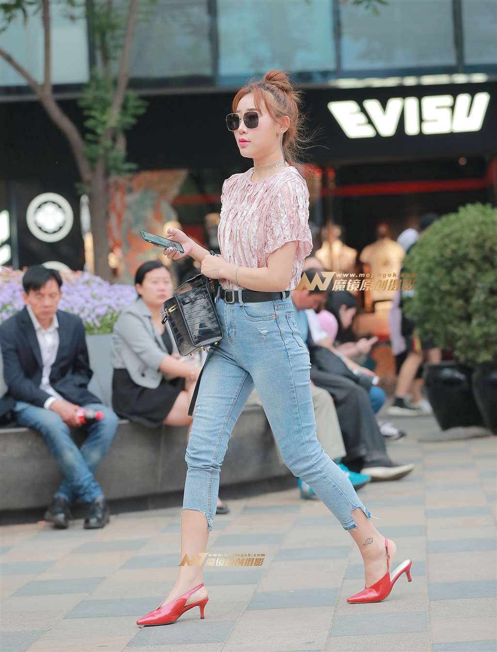 H22、醒目的不止是红色-街拍流行馆