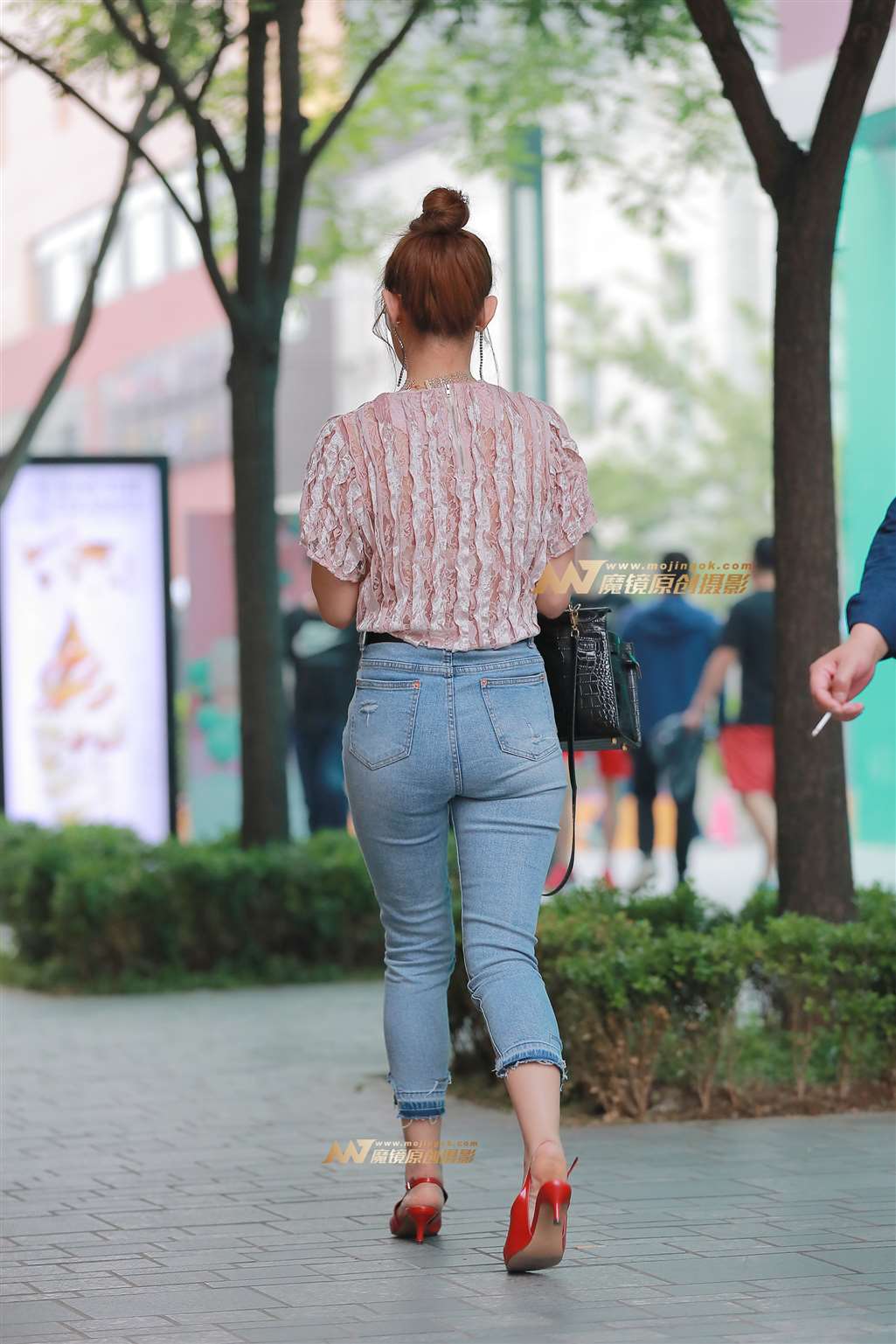 图片[2]-H22、醒目的不止是红色-流行馆