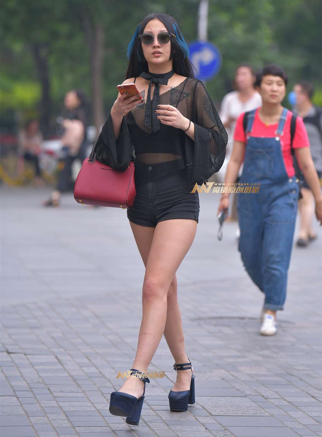 图片[4]-一个很潮的长腿妹子-流行馆